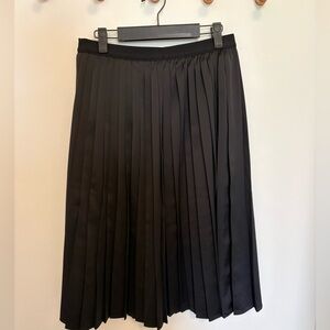 Uniqlo Black Midi Pleated Skirt